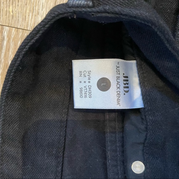 High Waist Distressed Shorts - Picture 4 of 5